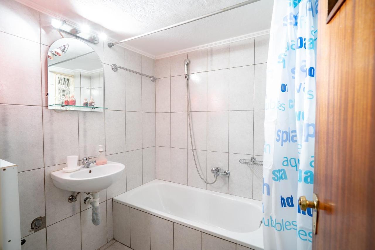 Ampelokipi Metro St. 2 Bedrooms 6 Pers. Apartment Ateny Zewnętrze zdjęcie